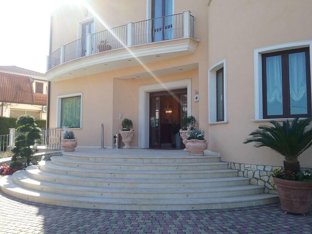 Gullo Hotel Acconia Esterno foto